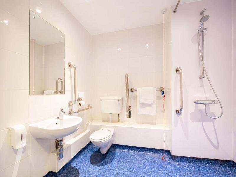 Фото Travelodge London Wembley Hotel