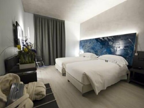 Внешний вид отеля Arli Hotel Business and Wellness в Бергамо, фото 3