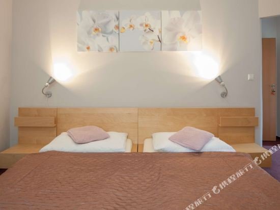 Фото Hotel Garni Pod Skalkou