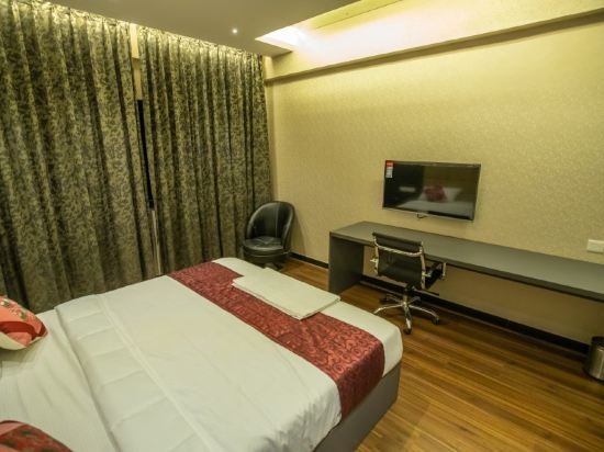 Фото Grand Seasons - The Business Hotel