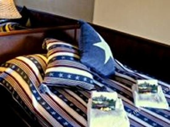 Фото The Red Boat