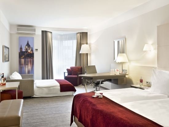 Фото DoubleTree by Hilton Hannover Schweizerhof