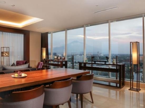 Фото The Luxton Cirebon Hotel and Convention