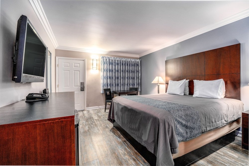 Фото Friendly Hills Inn