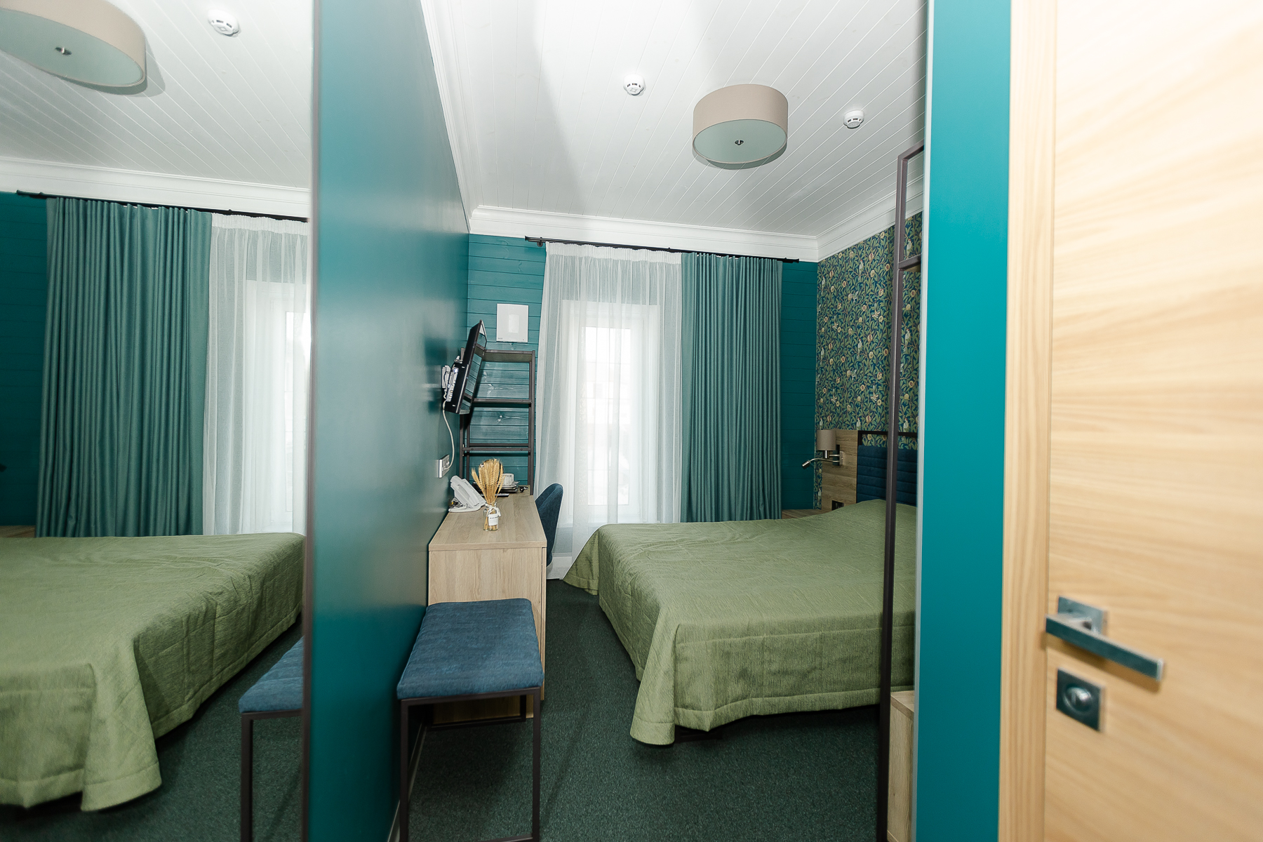 Фото Светлый