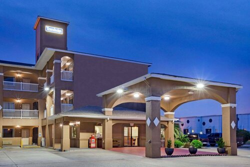 Гостиница Red Roof Inn Plus+ Galveston - Beachfront в Галвестоне