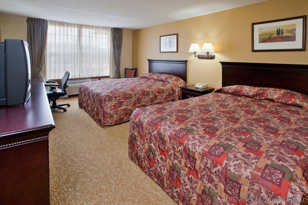 Фото Days Inn & Suites by Wyndham Tucker/Northlake