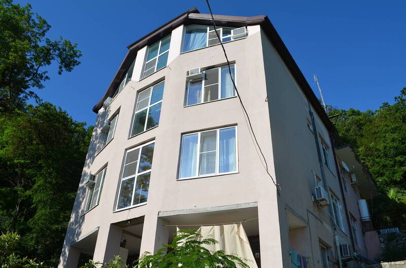 Фото Дом с флагом