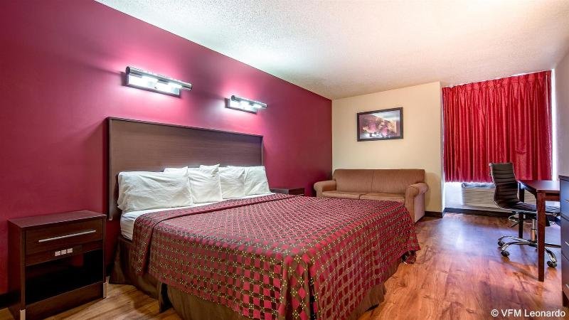 Фото Red Roof Inn Charlotte - University