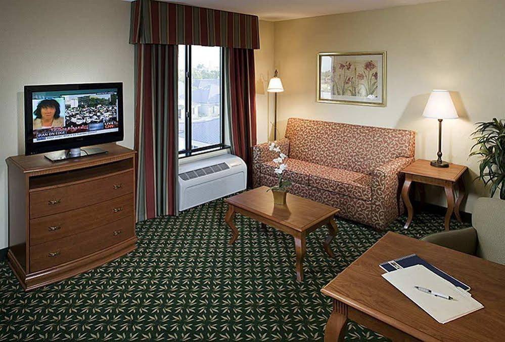 Фото Hampton Inn & Suites Tulare