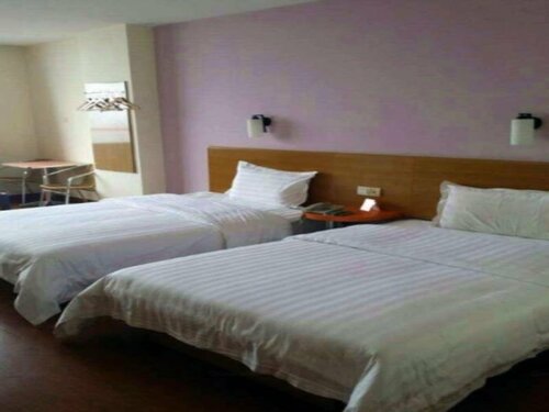 Гостиница 7 Days Inn Wuhan Friendship Road Light Rail Station Branch в Ухане