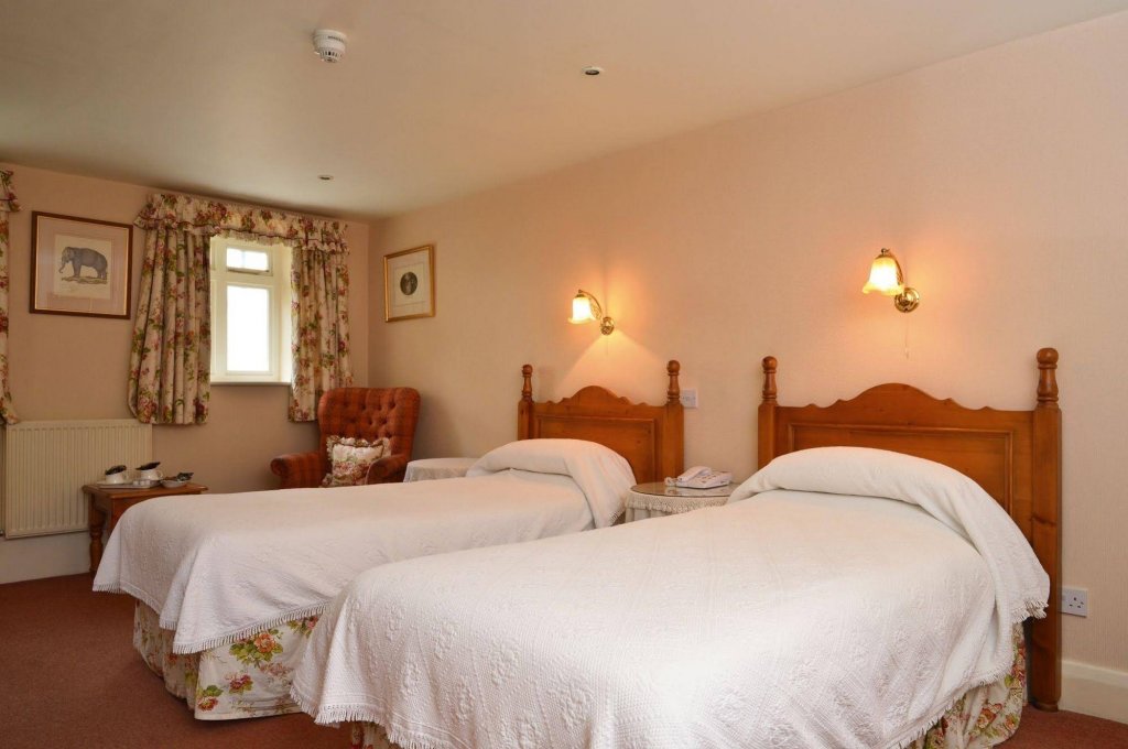 Фото The Raven Hotel