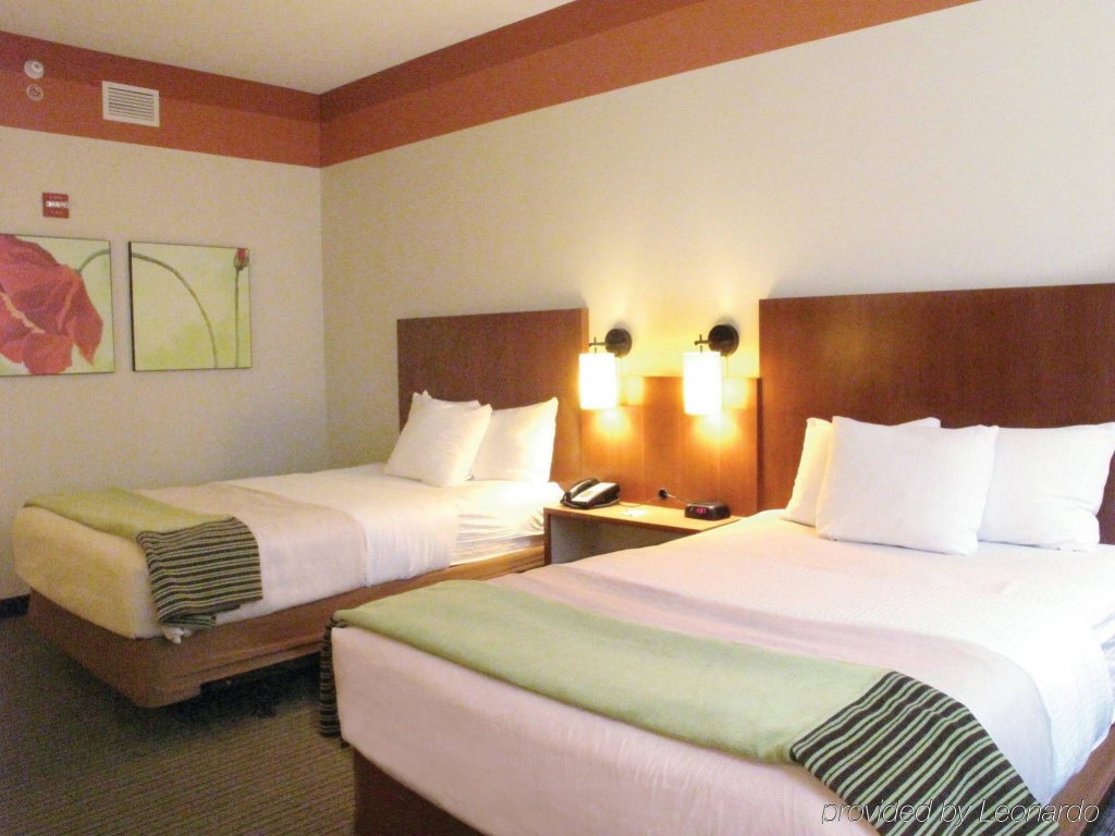 Фото La Quinta Inn & Suites by Wyndham Chicago Downtown