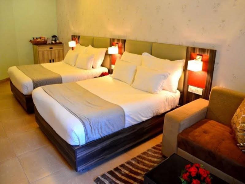 Фото Pramod Convention & Beach Resort