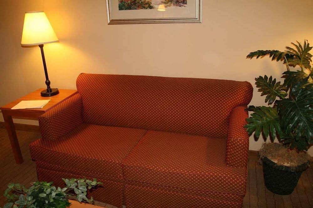 Фото Hampton Inn & Suites Tampa East