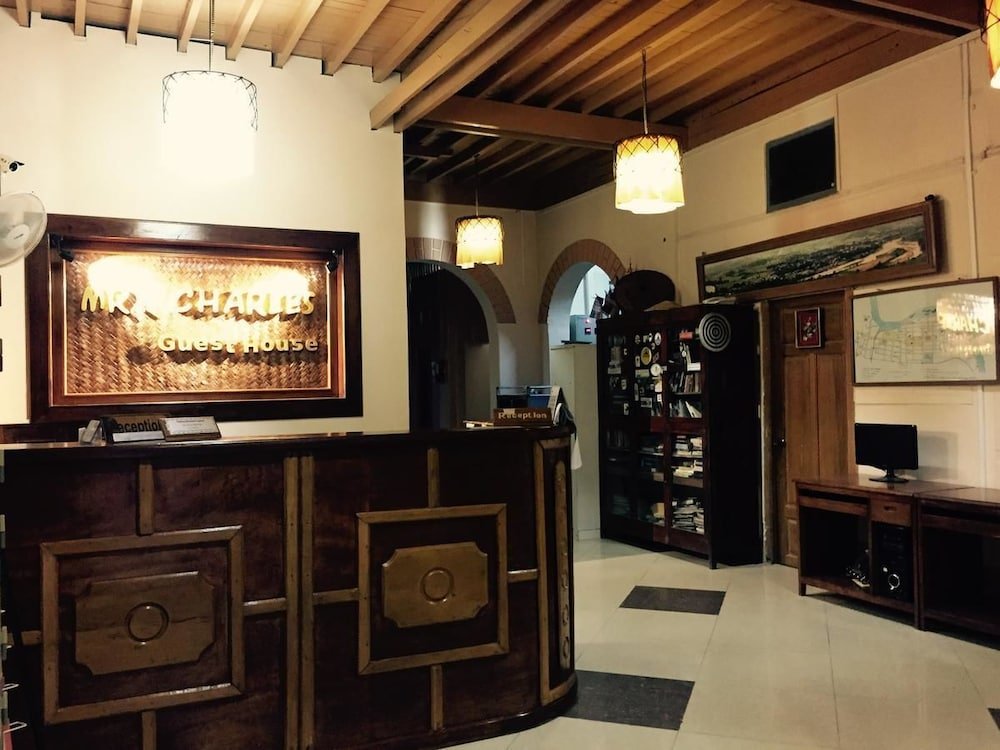 Фото Mr. Charles Hotel