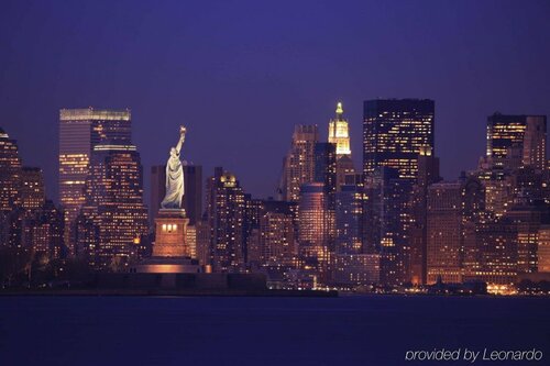 Гостиница Red Roof Plus+ Newark – Carteret