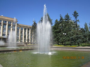Фонтан (Донецк, Советская площадь), фонтан в Донецке