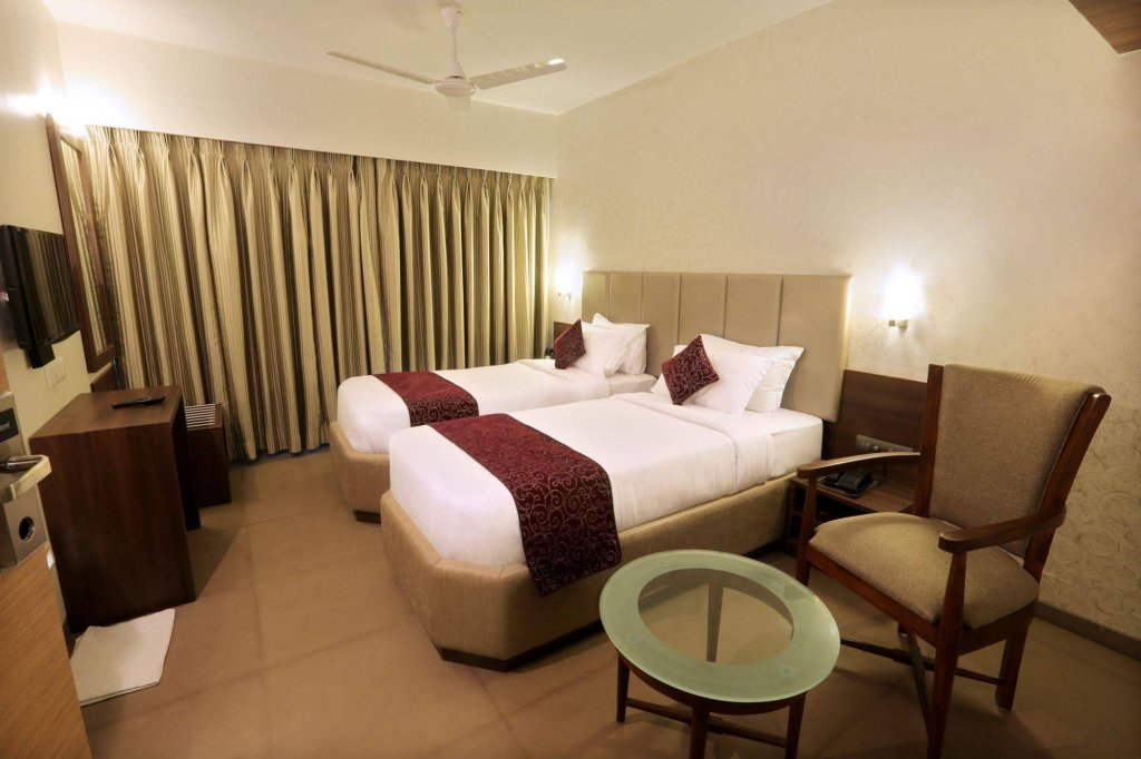 Фото Hotel Surat