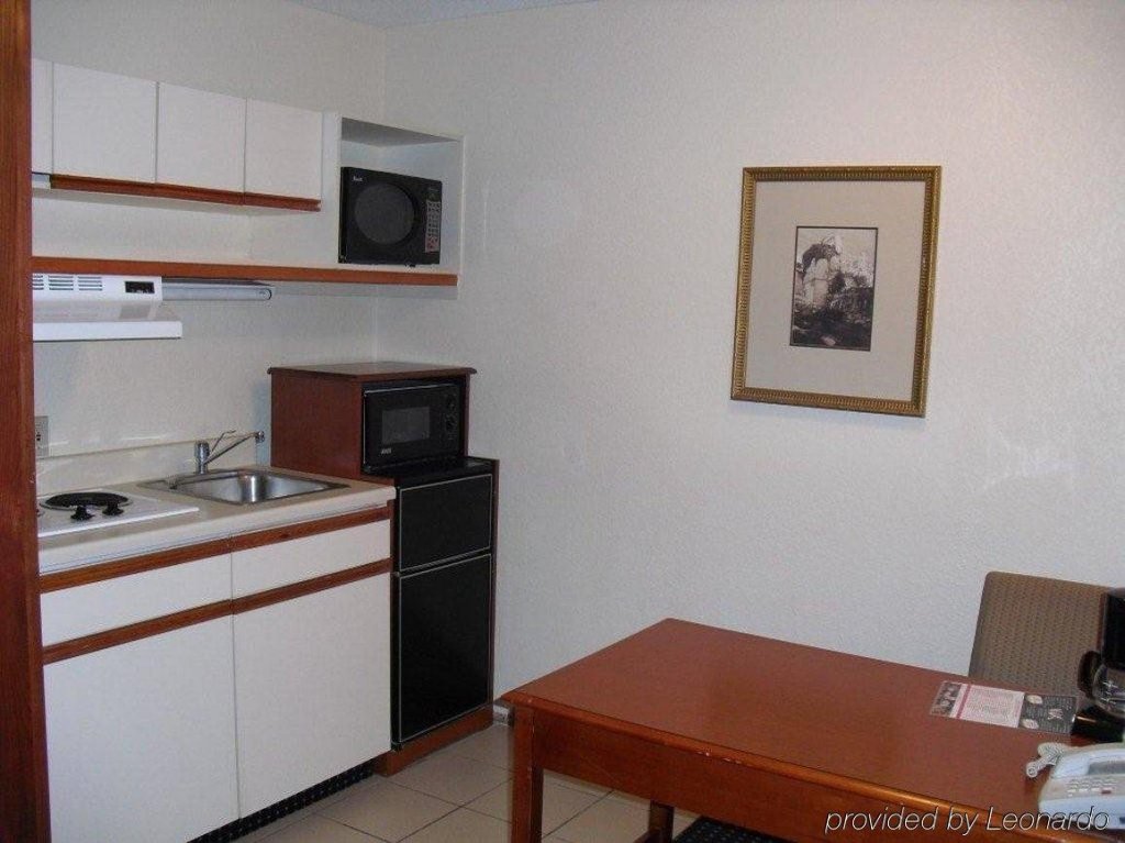 Фото Homegate Studios & Suites San Antonio Fiesta Park