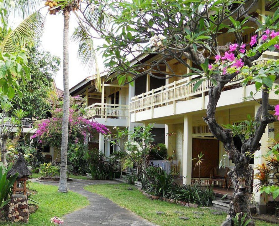 Фото Bali Lovina Beach Cottages