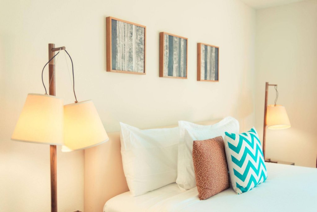 Фото Skylark Hotel