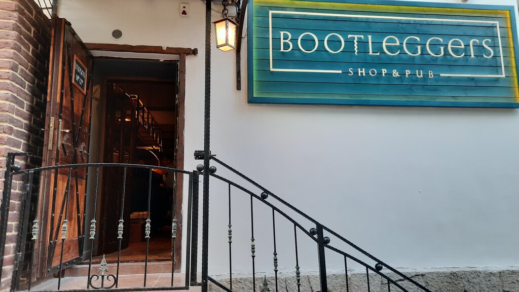 Bar, pub Bootleggers, Yalta, photo