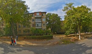 Ayollar kiyimidagi erkakni sikish