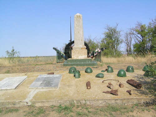 Памятник, мемориал Место героической обороны высоты 33 воинами 1279-го стрелкового полка 87-й стрелковой дивизии 62-й Армии 24 - 25 августа 1942 г., Волгоградская область, фото