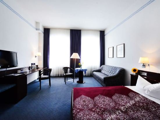 Фото Hotel Goldener Adler