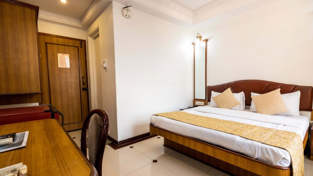 Фото Hotel Parklane