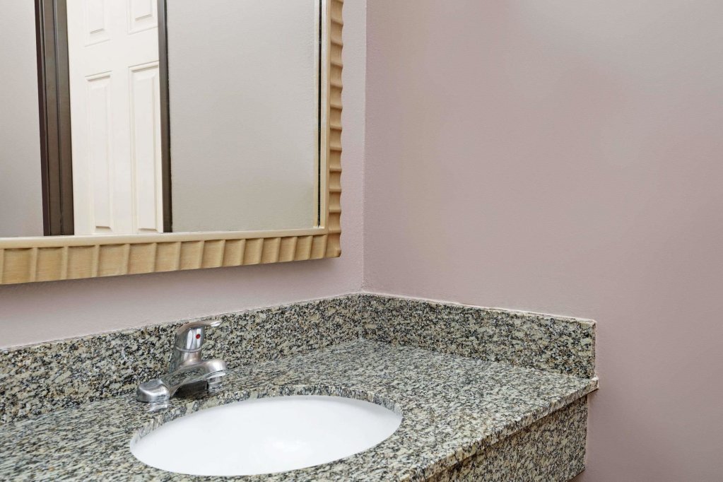 Фото Five Star Inn West Covina