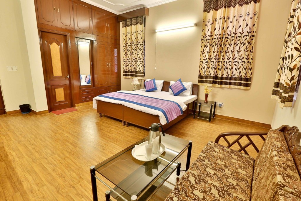 Фото Oyo 402 Hotel Noida Residency