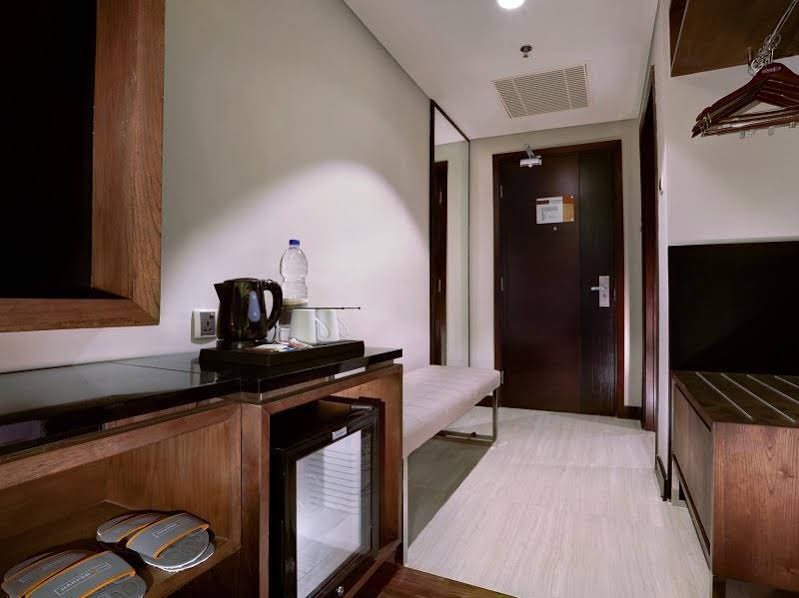 Фото Aston Pasteur Hotel