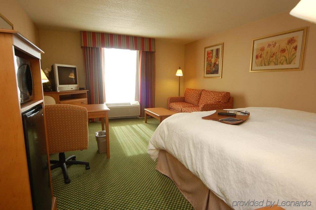 Фото Hampton Inn Hays-North of i 70