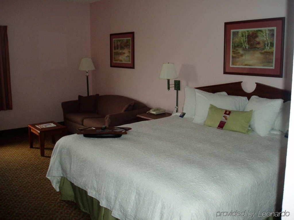 Фото Hampton Inn Spring Hill