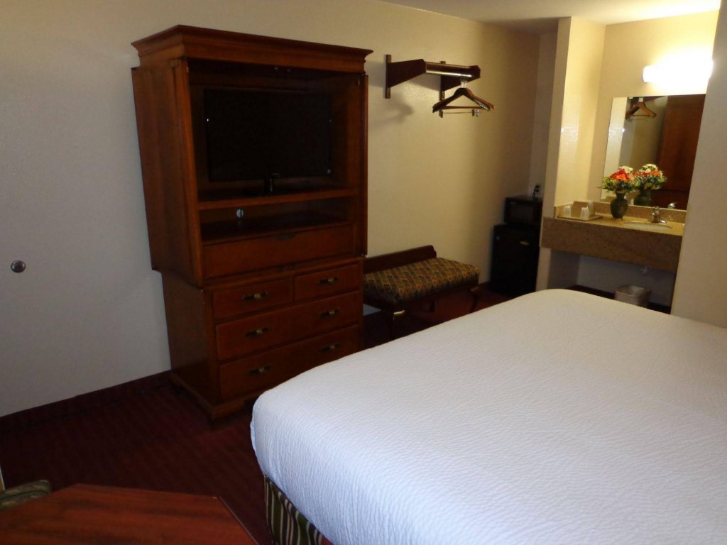 Фото Economy Inn Express Warren