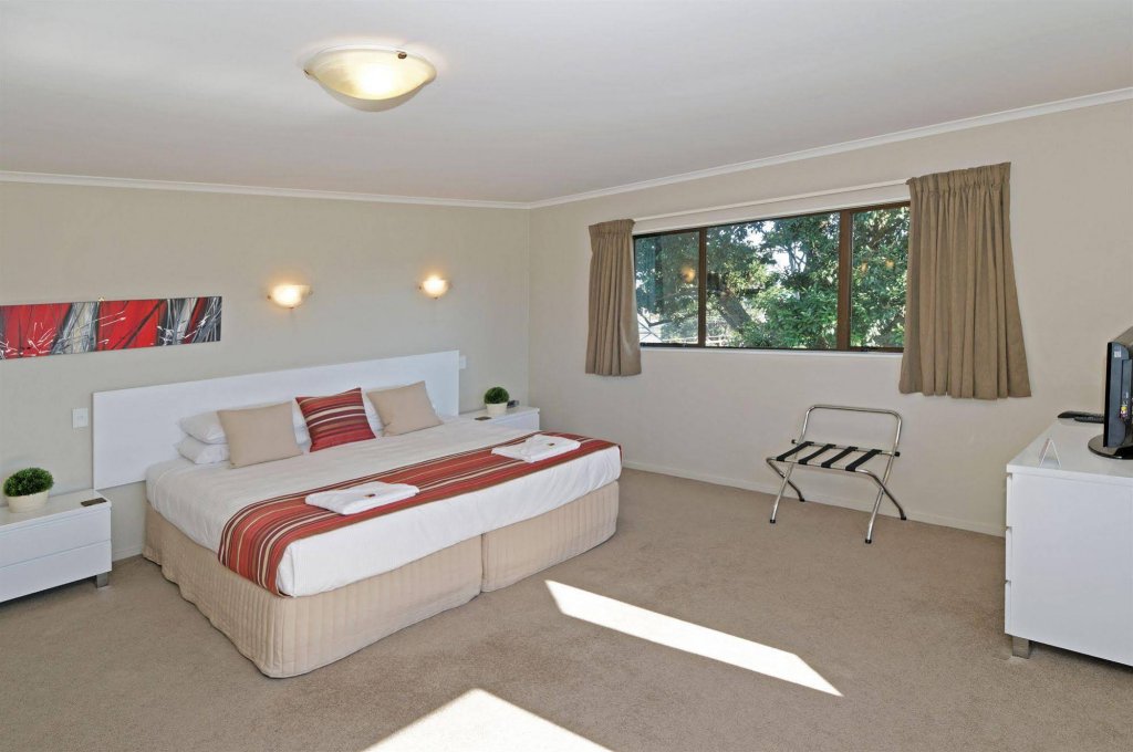 Фото Airport Harbour View Motel