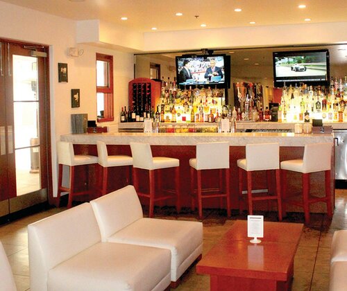 Гостиница Hotel Casa 425 + Lounge в Помоне