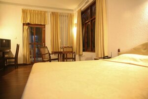 Oasey Beach Hotel (Coastline Railway, Induruwa), hotel