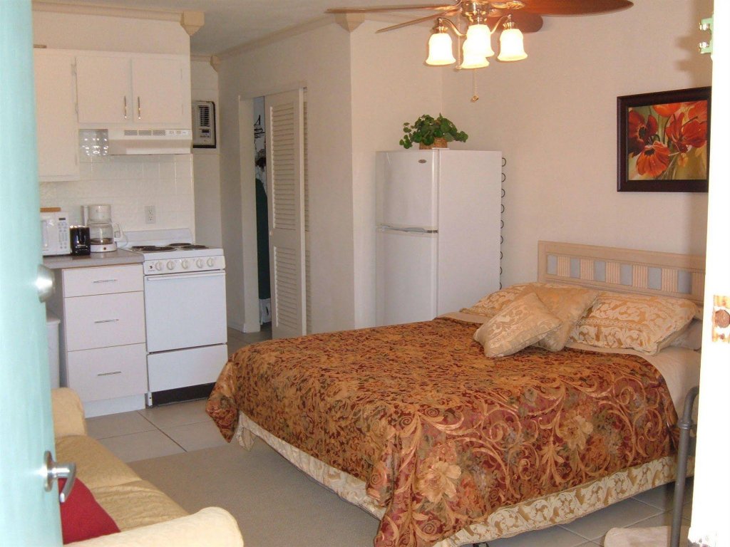 Фото Hideaway Waterfront Resort & Hotel