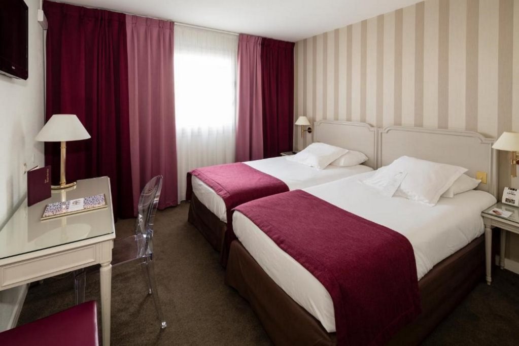 Фото отеля 2