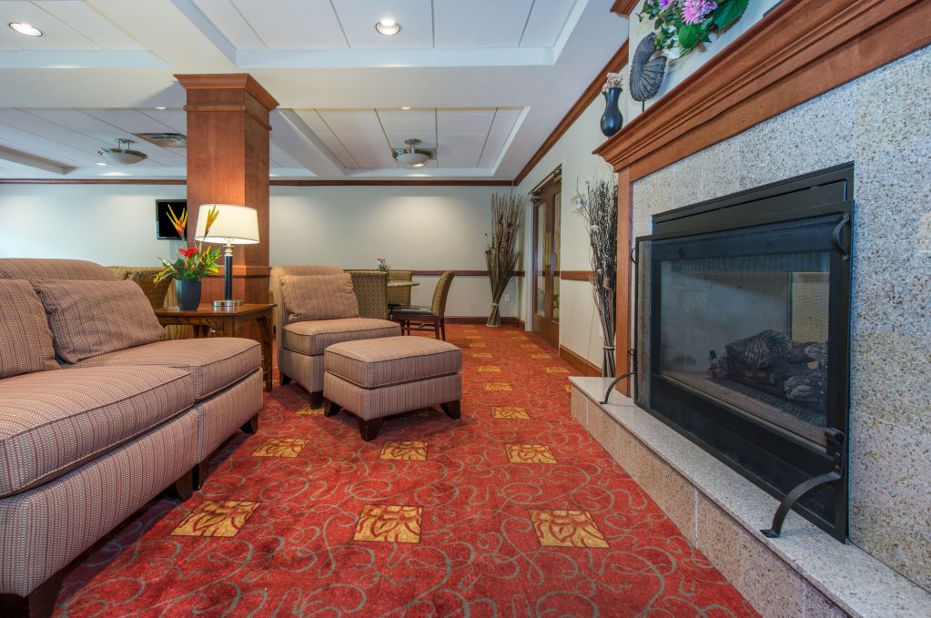 Фото Holiday Inn Express Hotel & Suites Tilton - Lakes Region, an Ihg Hotel
