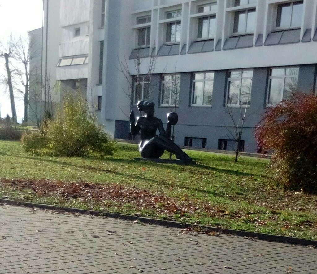Жанровая скульптура Гимнастка с мячом, Могилёв, фото