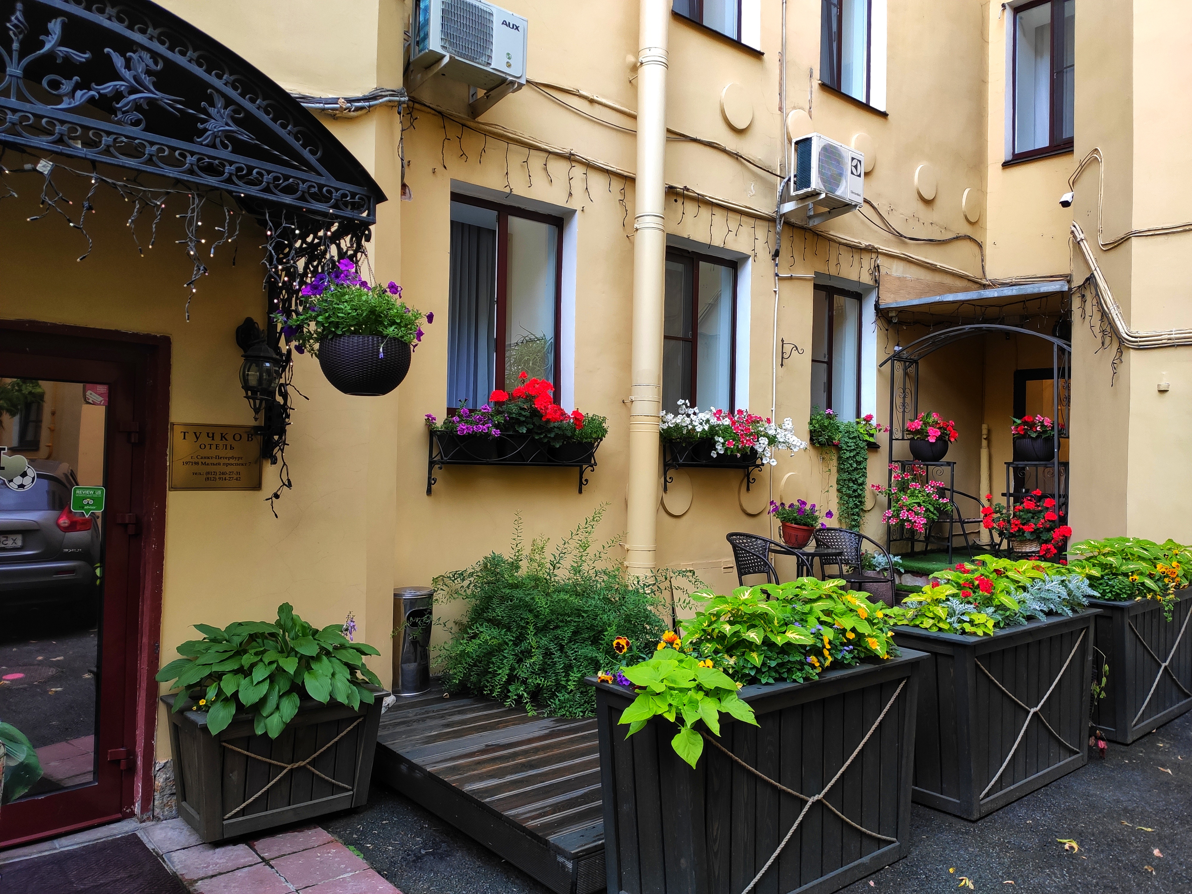 Фото отеля 2