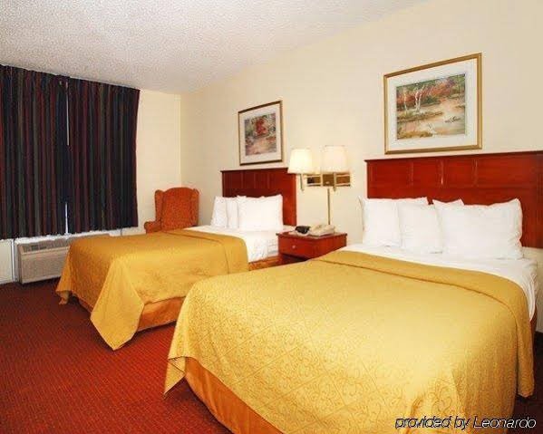 Фото Quality Inn East