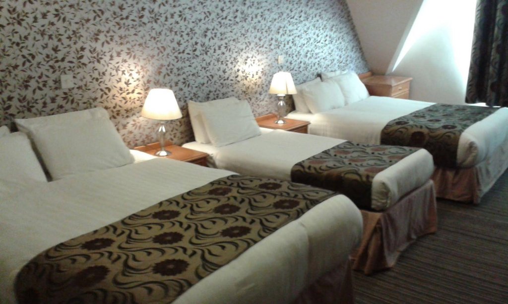 Фото The Croham Hotel