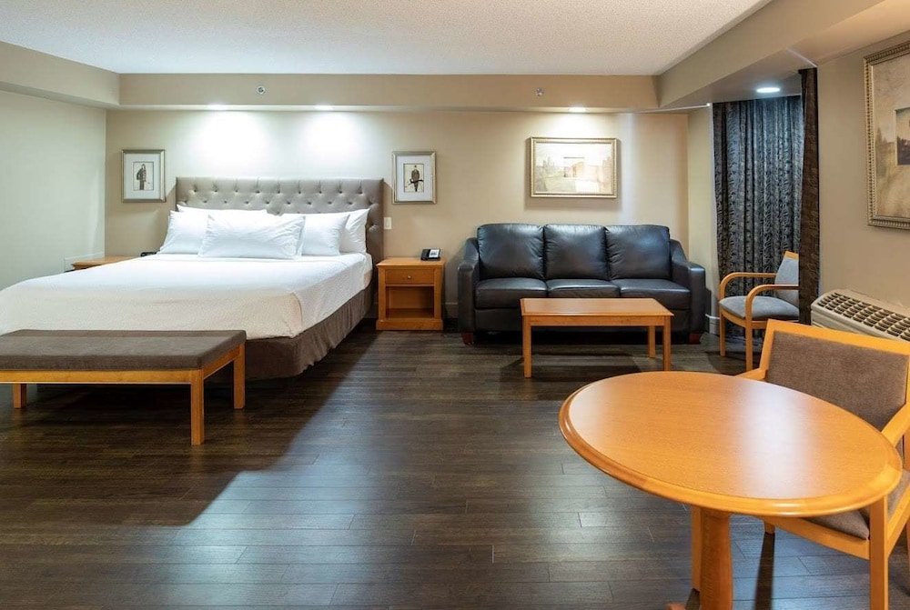 Фото Royal West Edmonton, trademark Collection