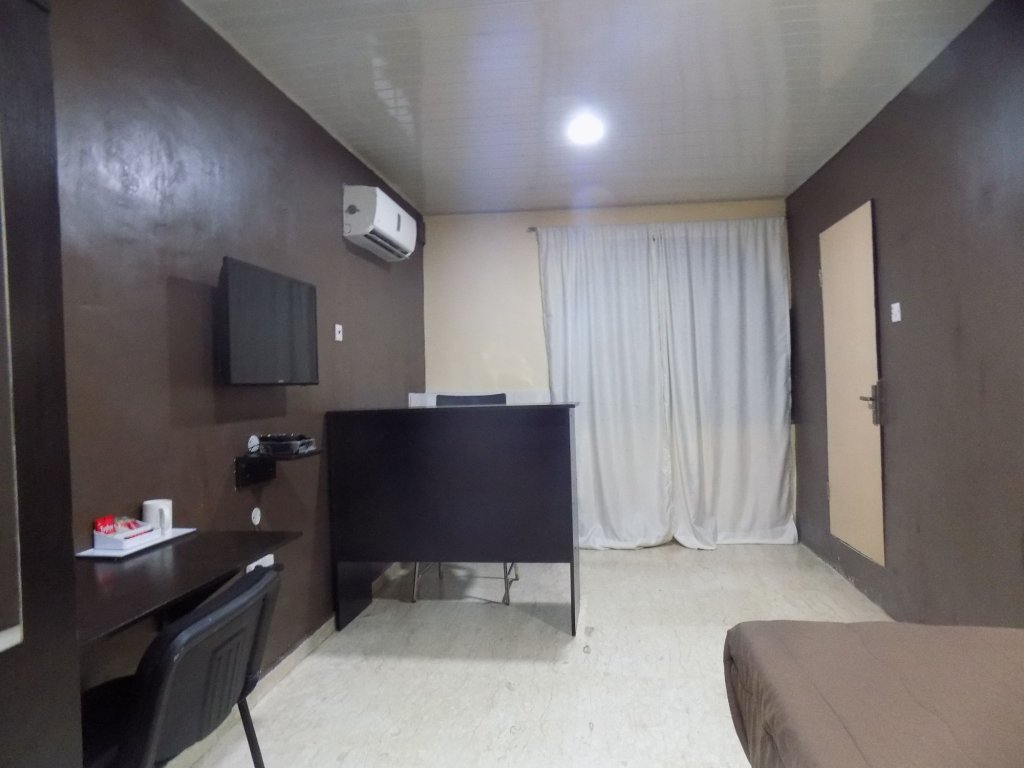 Фото Posh Apartments Bussiness Hotel