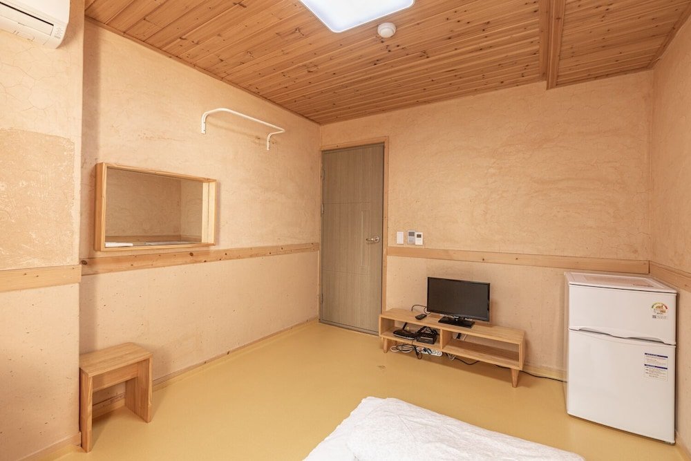 Фото Gongju Einhaus Guesthouse 1